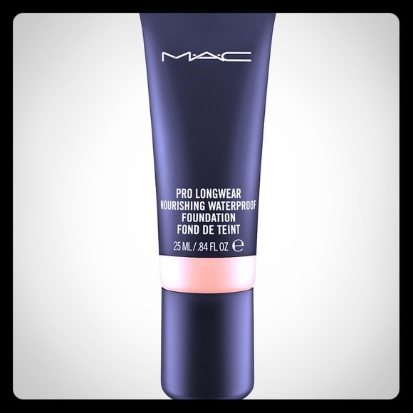 M·A·C Pro Longwear Waterproof Foundation NC30